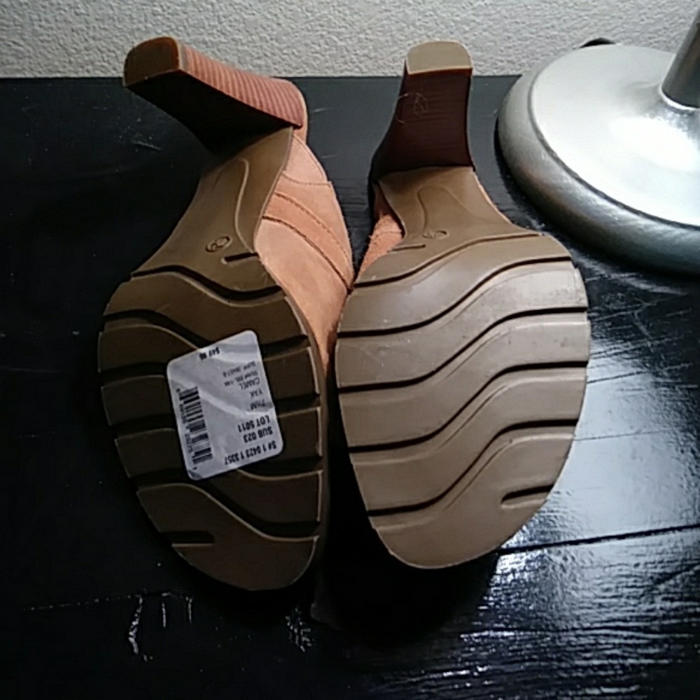 Shoes - Picture 2 of 3